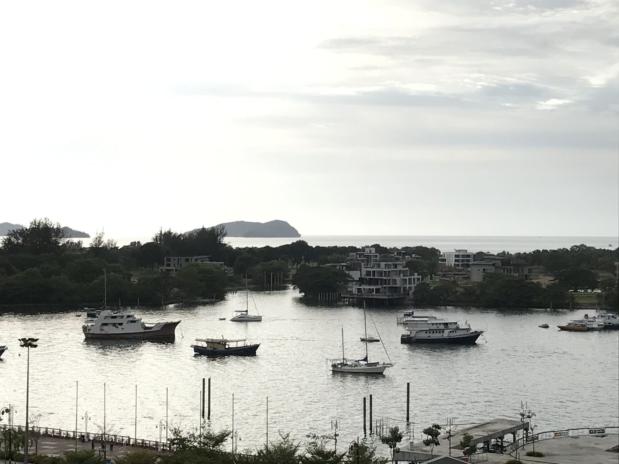 Sunset & Seaview Vacation Condos At Marina Court Resort Condo Kota Kinabalu Exterior photo